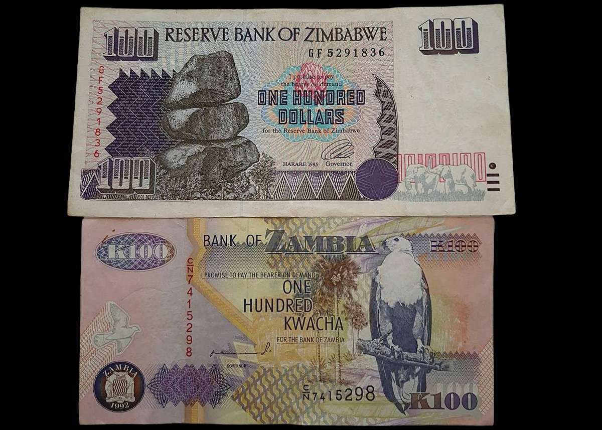 2 x African Banknotes  Zimbabwe $100 (1995) & Zambia K100 (1992)