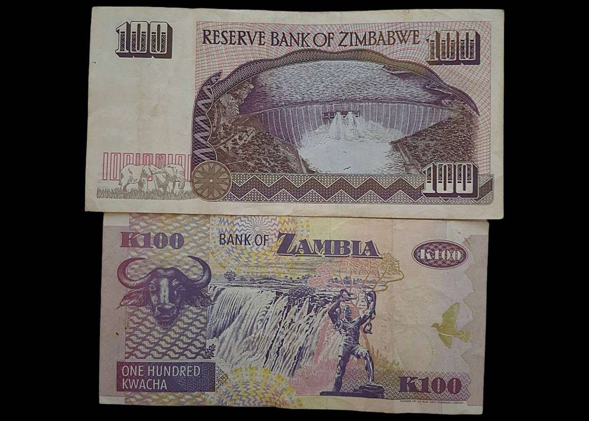 2 x African Banknotes  Zimbabwe $100 (1995) & Zambia K100 (1992)