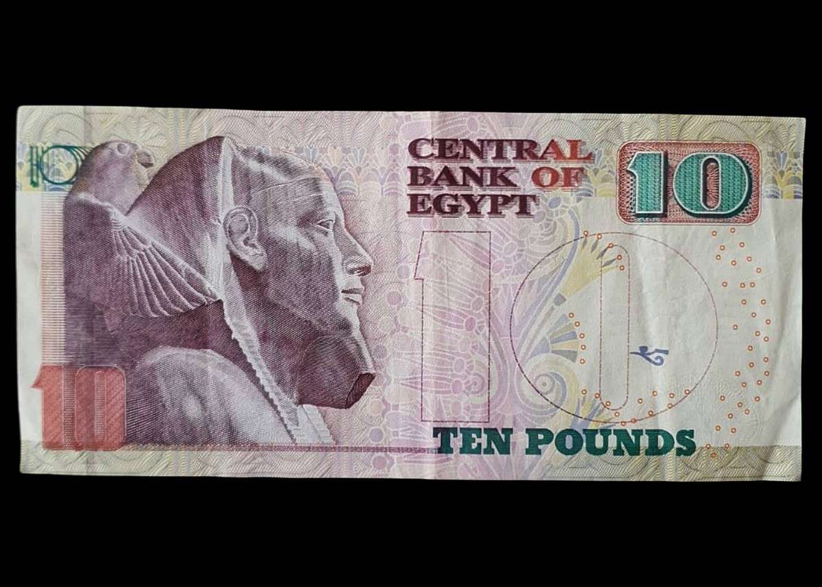 Egypt  10 Egyptian Pounds Banknote (Current Issue)  Mosque of Muhammad Ali & Pharaoh Statue  Circ