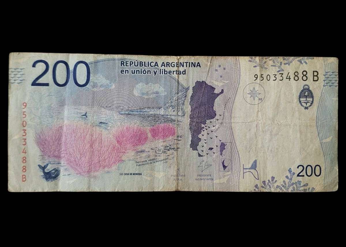 Argentina 200 Pesos (AR$200)  Southern Right Whale