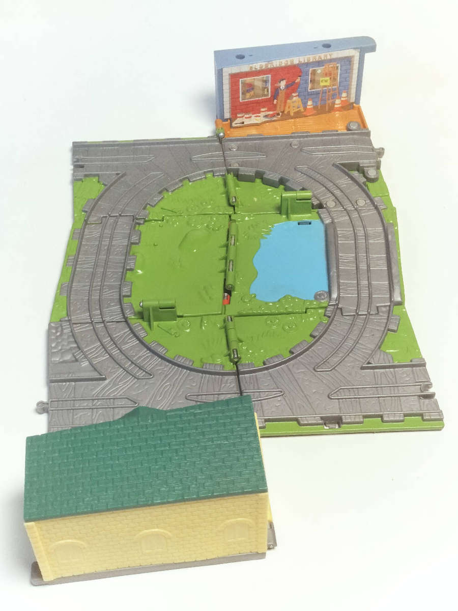 Thomas and Friends Paint Shop fold-out play set