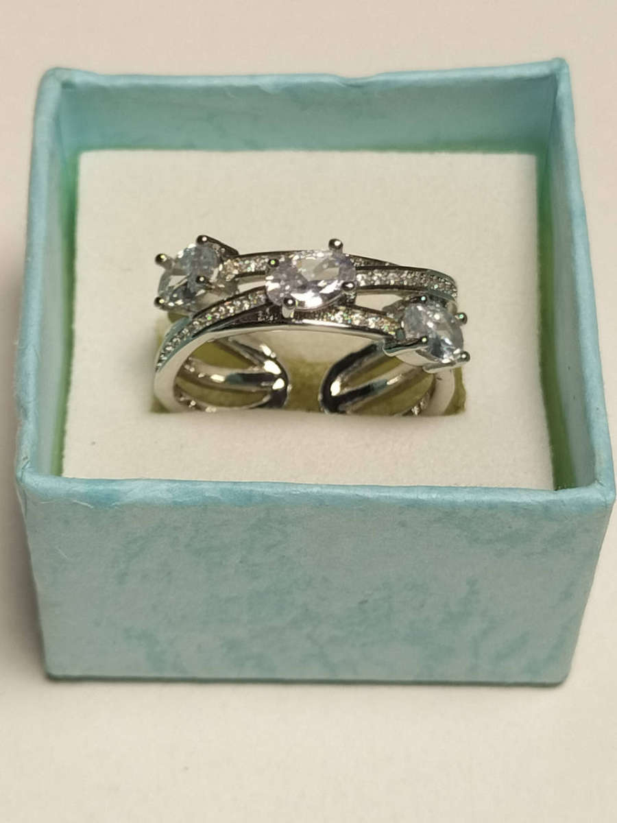 Beautiful Costume Ring 3 Stones One Size Fits All
