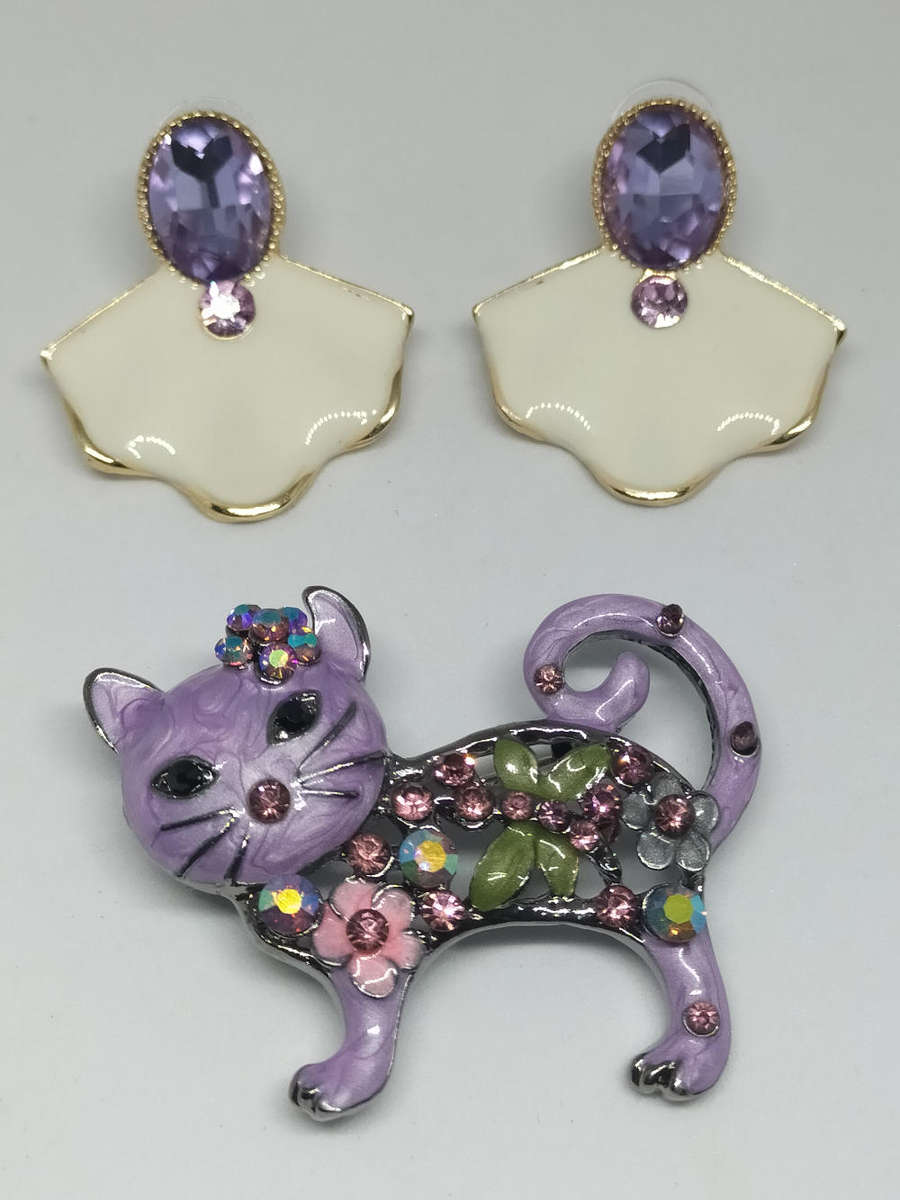 Cat Brooch and Earring Set Purple