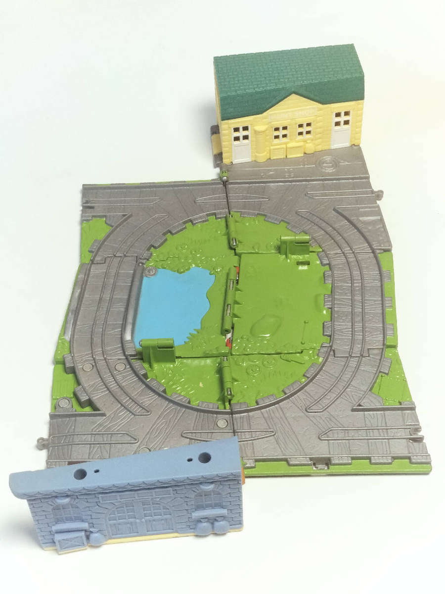 Thomas and Friends Paint Shop fold-out play set