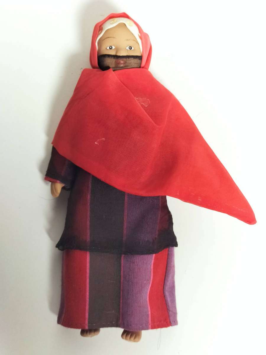 Collectable Porcelain Vintage World Dolls (Bid per Doll)