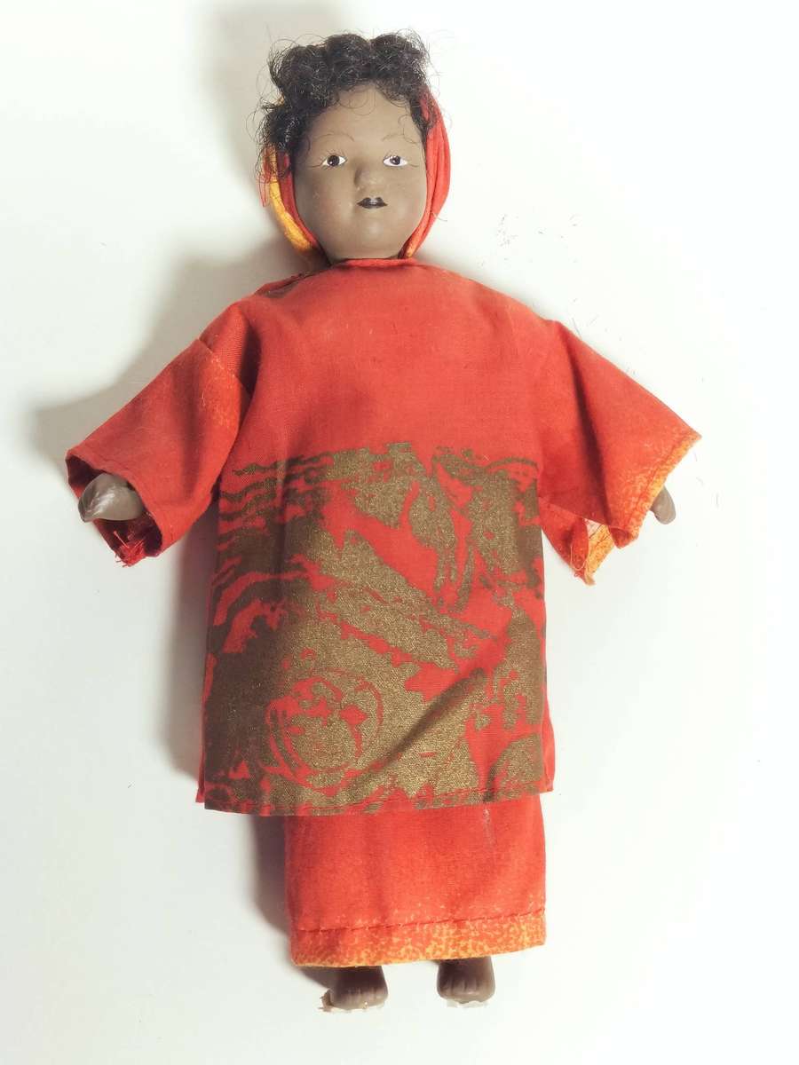 Collectable Porcelain Vintage World Dolls (Bid per Doll)