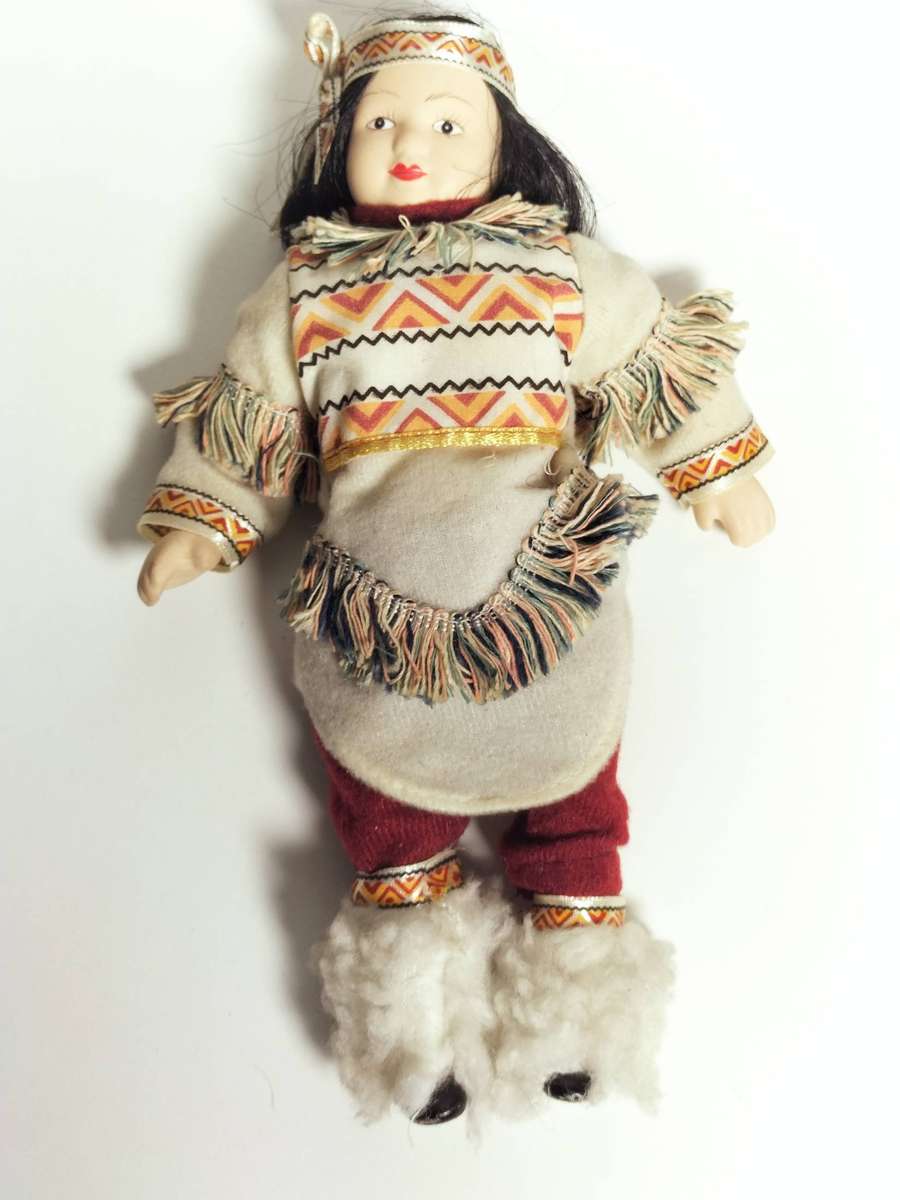 Collectable Porcelain Vintage World Dolls (Bid per Doll)