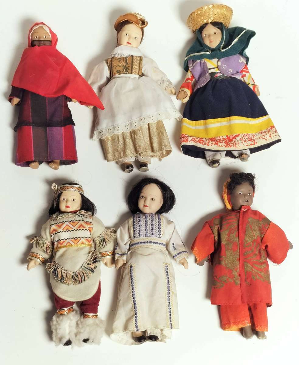 Collectable Porcelain Vintage World Dolls (Bid per Doll)