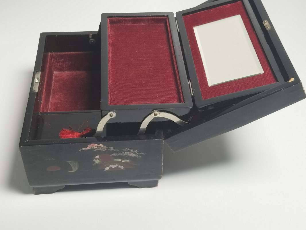 Beautiful Vintage Japanese Musical Jewellery Box