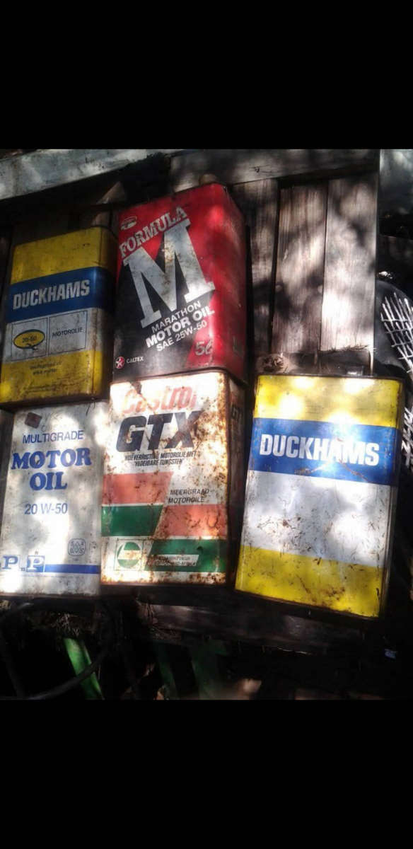 5 rustic vintage oil cans