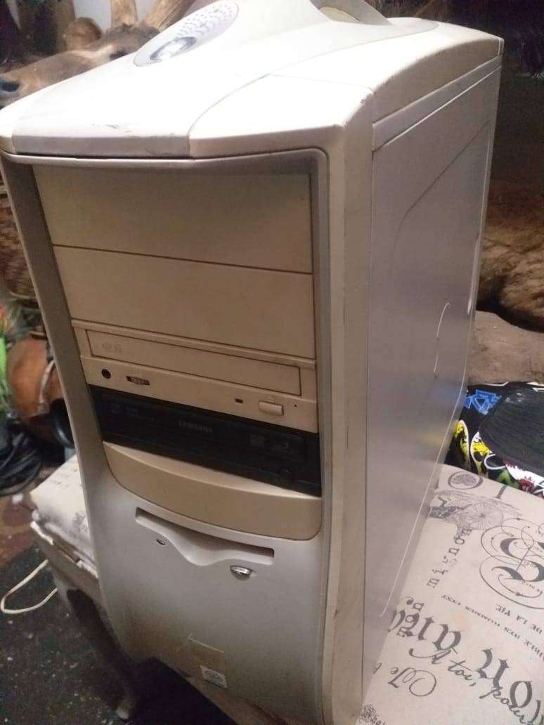 Vintage DDR1 computer box