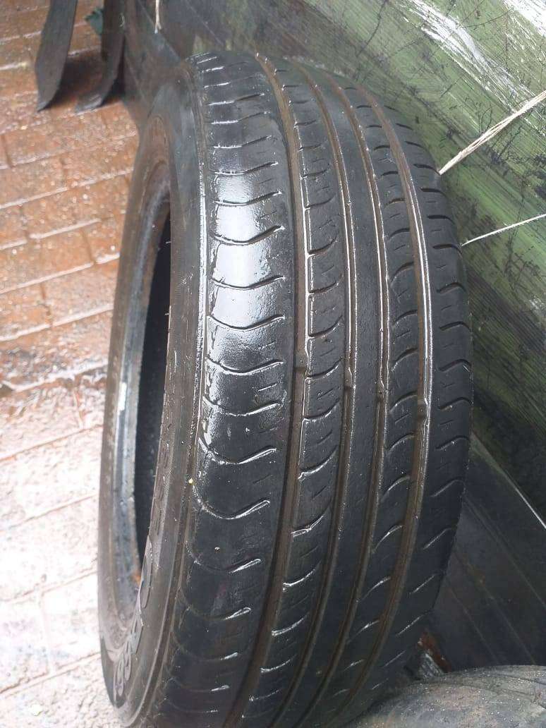 2x car tyre 175/65 R14