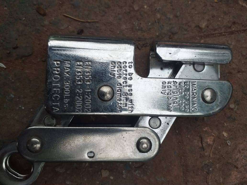 Pretzel safety harness