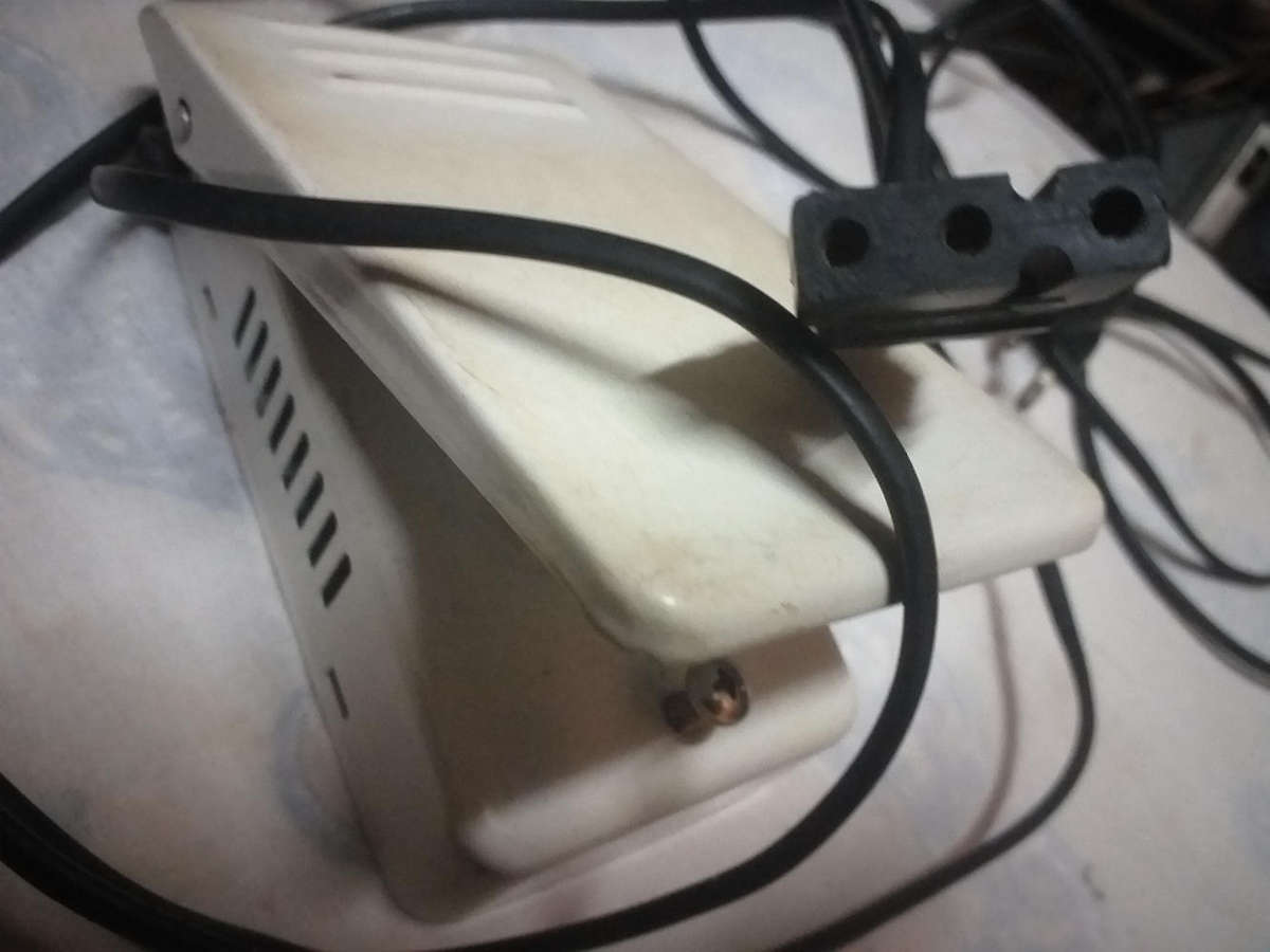 Sewing machine foot controller