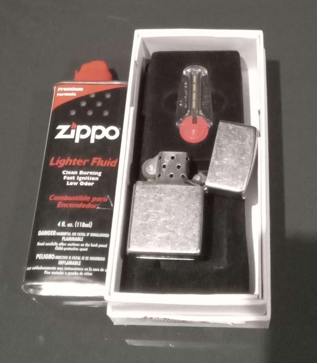 Real Zippo Lighter (Chrome) Incl Extra Flints
