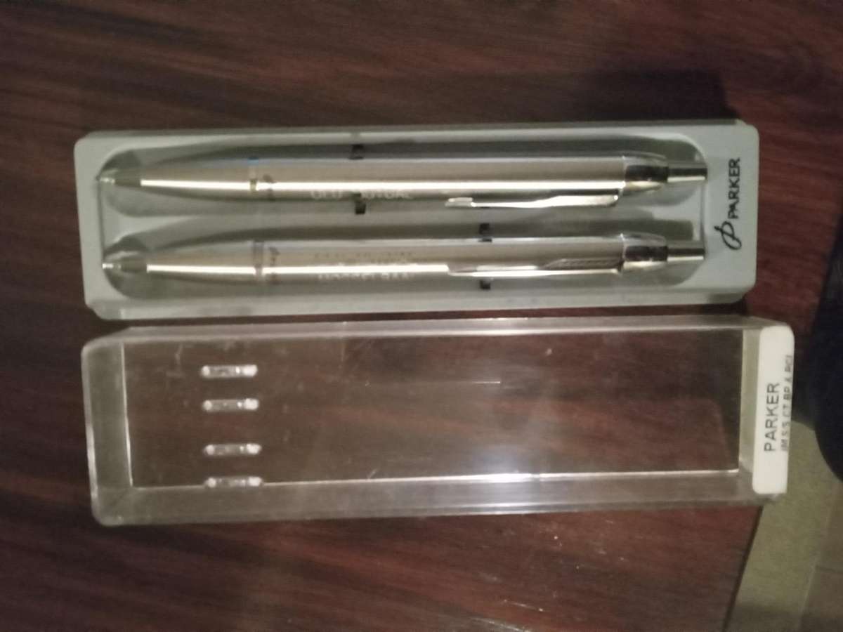 PARKER PEN AND PENCIL SET- AS GOOD AS NEW