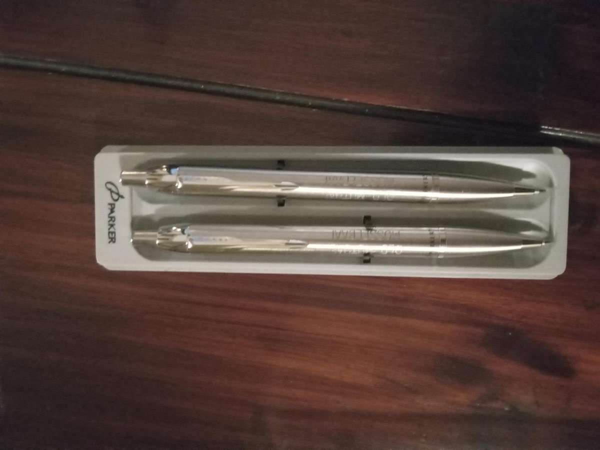 PARKER PEN AND PENCIL SET- AS GOOD AS NEW