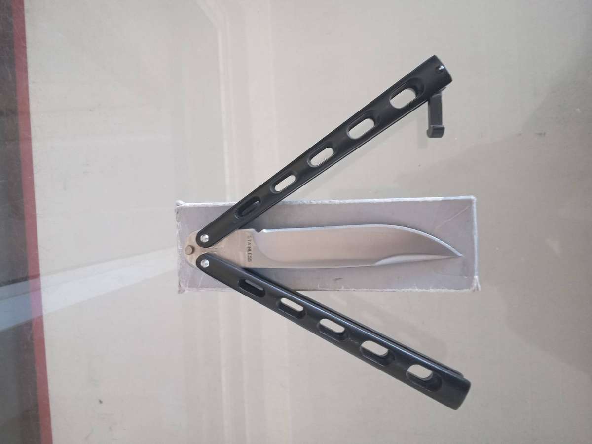 STAINLESS STEEL BLADE - BLACK HANDLES - BUTTERFLY KNIFE