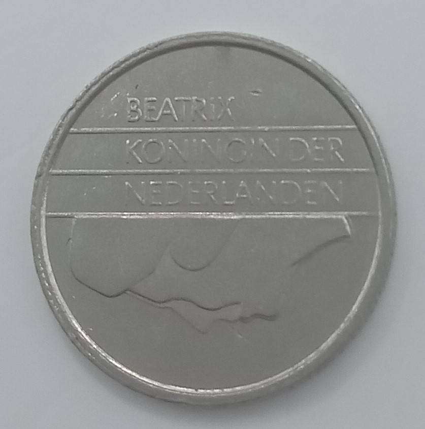 TWO NEDERLAND KONINGIN JULIANA AND BEATRIX 10 CENT COINS: 1 X 1977 AND 1 X 1990