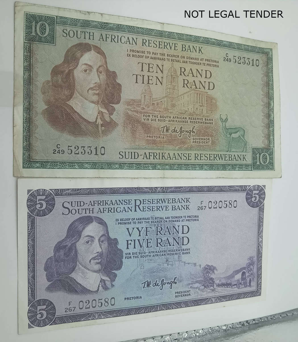 TWO RSA - BOTH TW DE JONGH - BANK NOTES: 1 X R10 AND 1 X R5 - QUITE A SHORT NUMBER ( F020580)