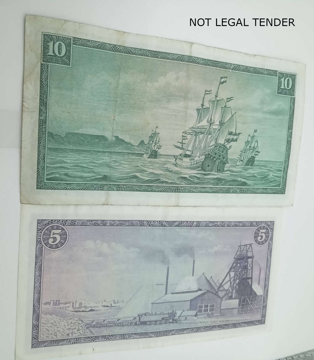 TWO RSA - BOTH TW DE JONGH - BANK NOTES: 1 X R10 AND 1 X R5 - QUITE A SHORT NUMBER ( F020580)