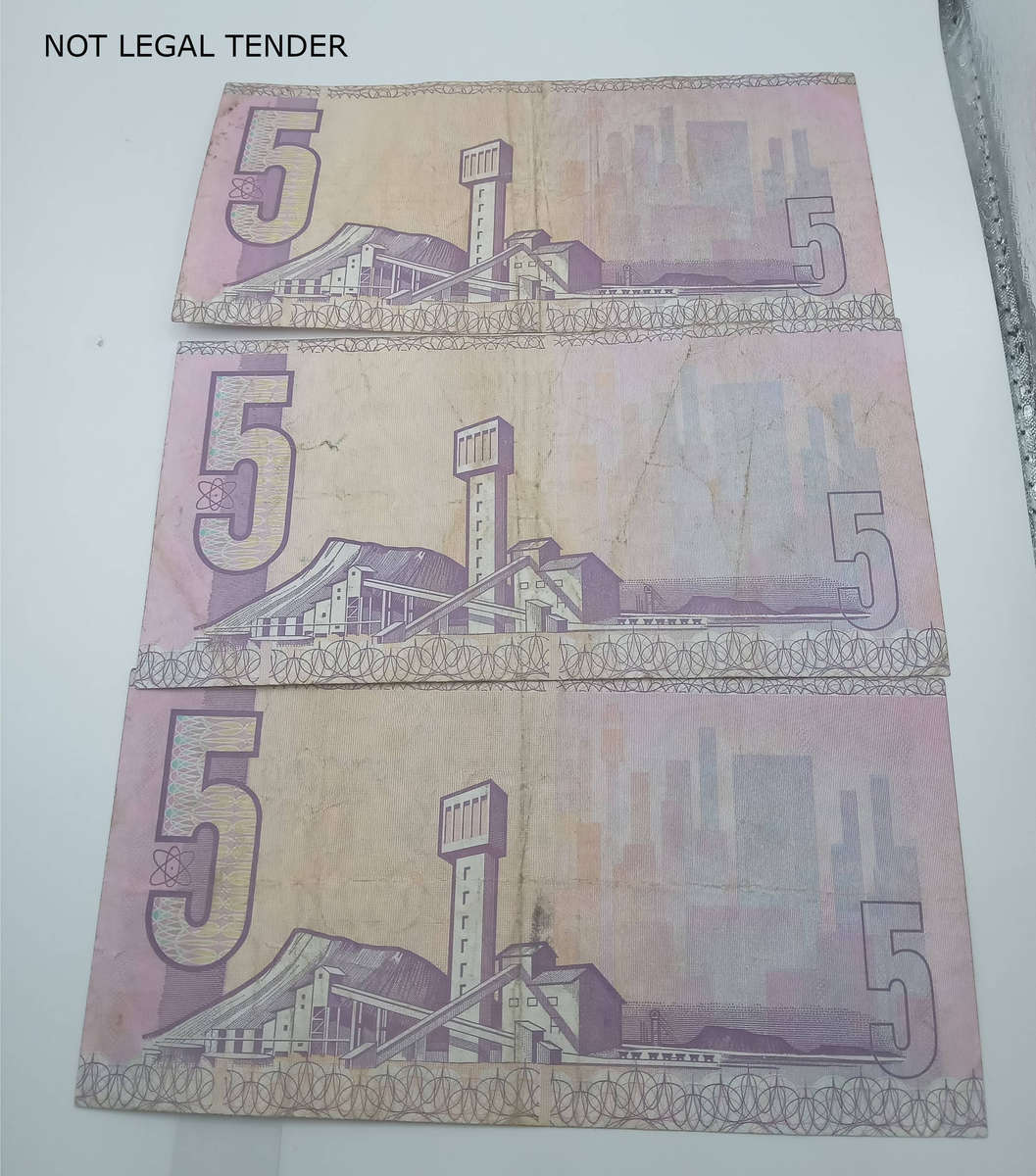 THREE RSA CHRIS STALS R5 BANKNOTES- 1 BID TAKES ALL