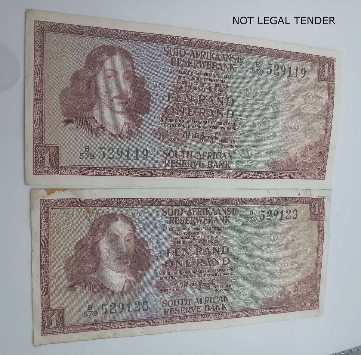 TWO SA TW DE JONGH ONE RAND NOTES IN SEQUENCE, B529119 AND B529120