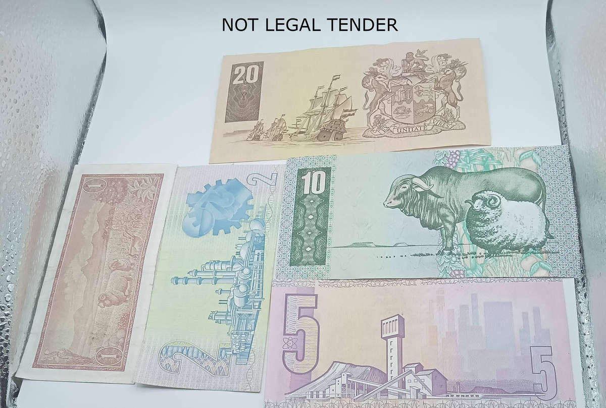 SET OF 5 SA BANK NOTES- 4 X CL STALS: 1 X R20, 1 X R10, 1 X R5 AND 1 X R2 AND 1 X R1 TW DE JONGH
