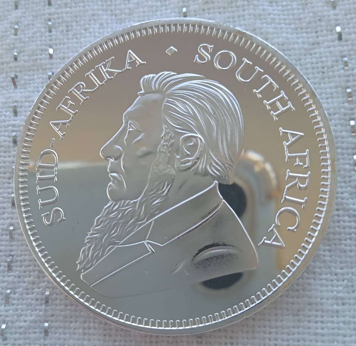 2023 RSA SILVER LOOKING FILLER KRUGER RAND COMMEMORATIVE COIN FOR COLLECTION