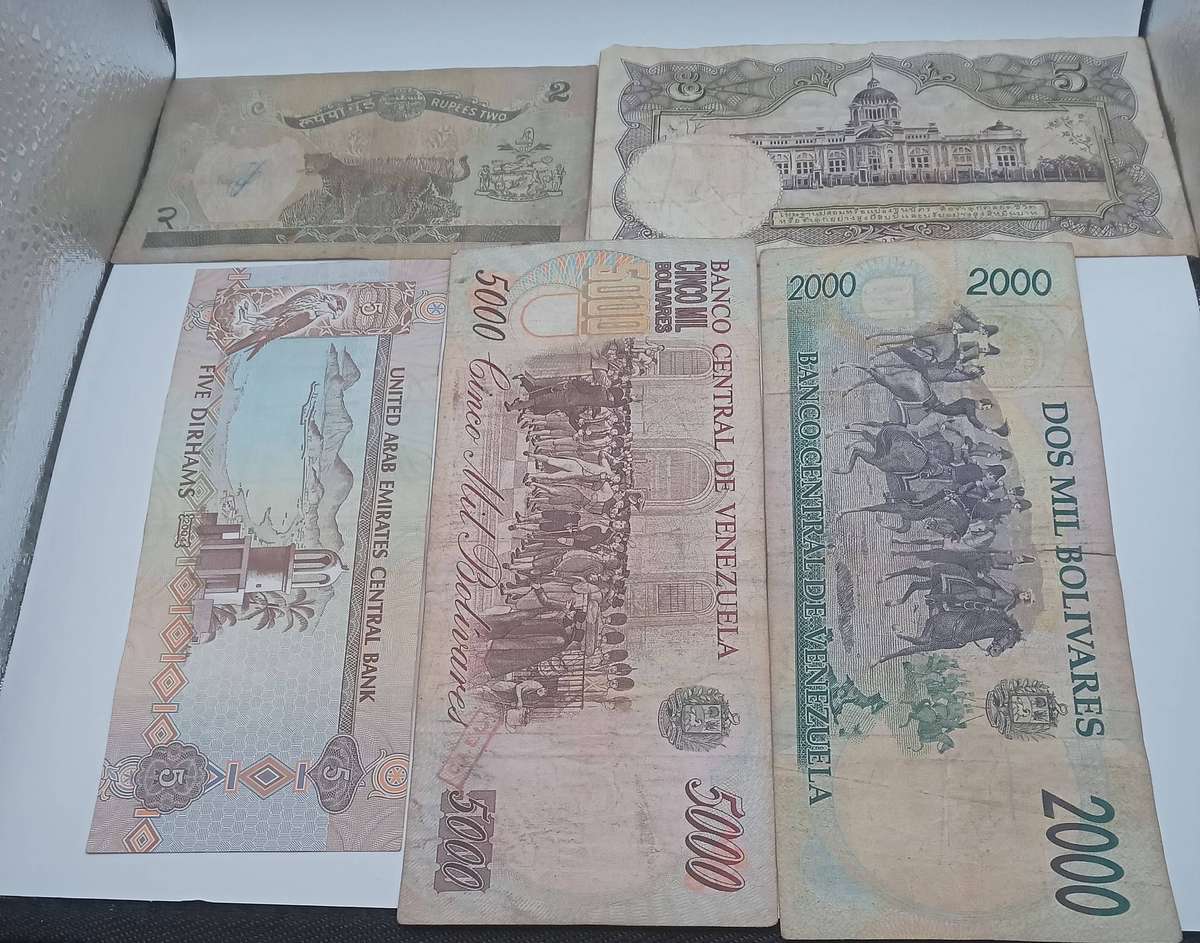 FIVE INTERNATIONAL BANK NOTES - SOME WRITING SHOWING ON NOTES