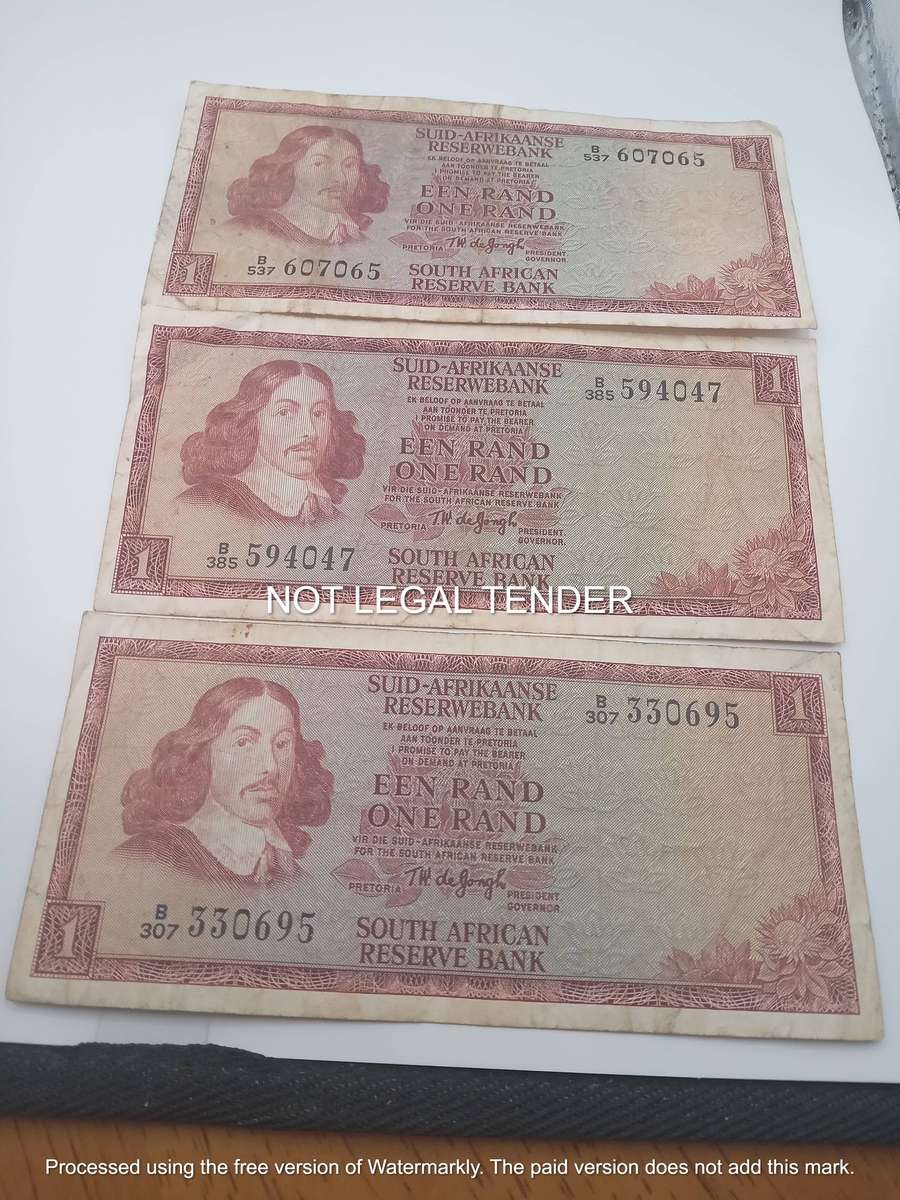 THREE SA R1 BANK NOTES: TW DE JONGH