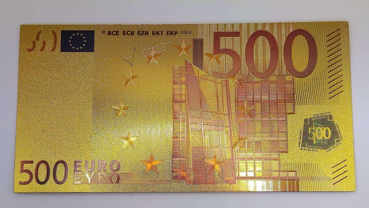 24 CT GOLD FOIL 500 EURO PLASTIC COLLECTABLE NOTE AND IDEAL FOR GIFTS