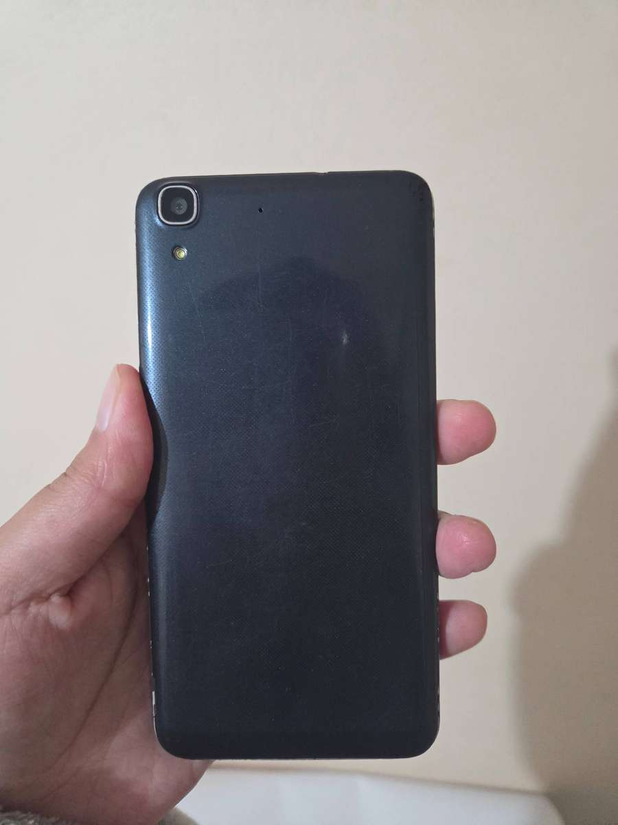 Vivo V2027 Android 12 + Free Huawei (For Parts)