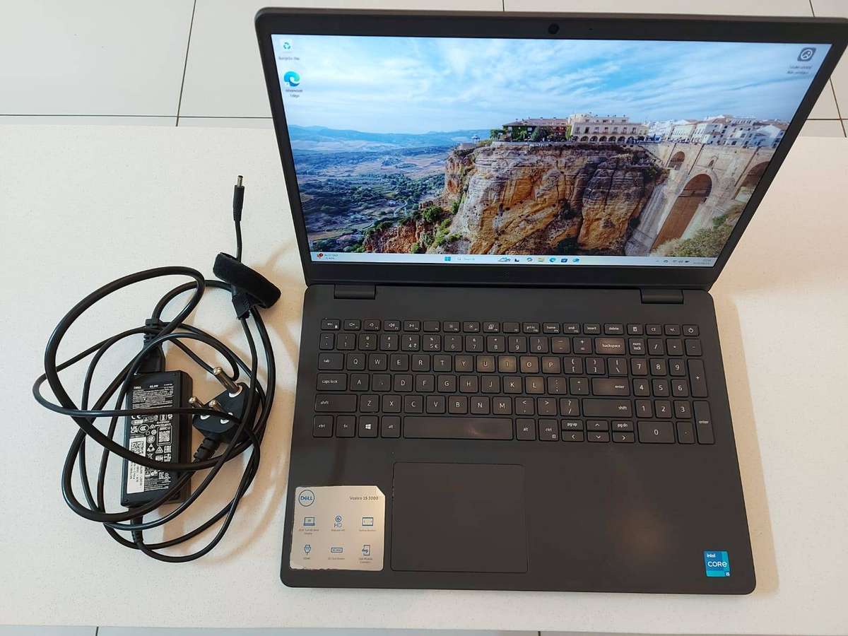 Dell Vostro 3500 Core i5-1135G7 11th Gen 2.40GHz 8GB Ram 256GB NVMe SSD