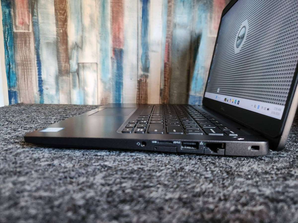 Touchscreen Dell Latitude 5300 Intel Core I7 8th Gen + Free Laptop Bag