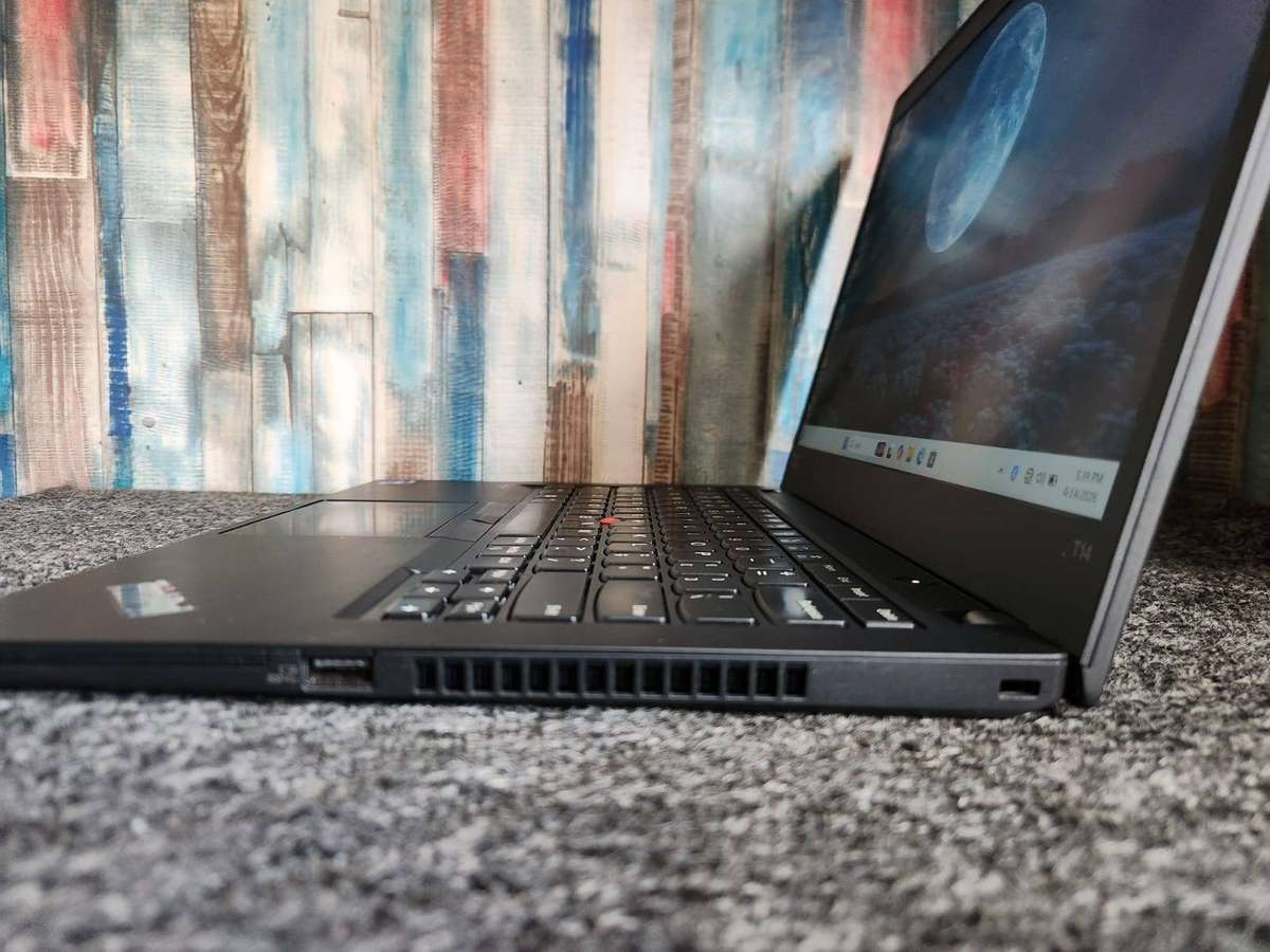 Lenovo ThinkPad T14 Gen 2 i7-1165G7 + Free Laptop Bag