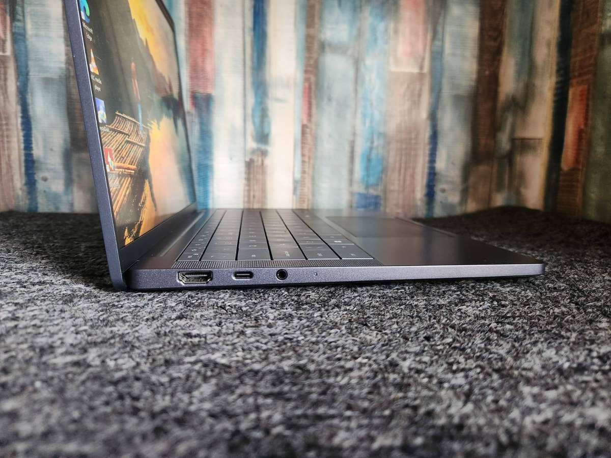 Dell Pro 13 Premium PA13250 Ultra 5 + Free Laptop Bag