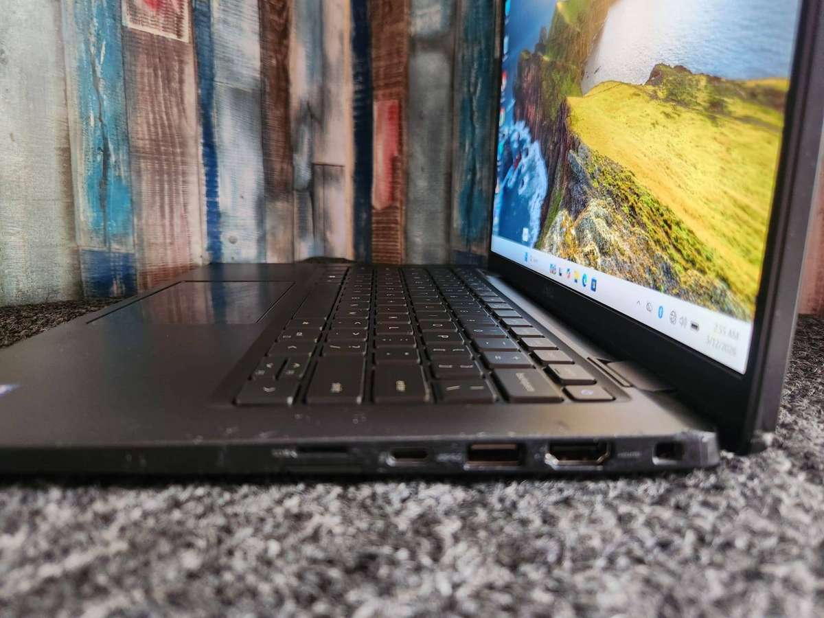Dell Latitude 7420 i7 11th Gen Quad Core  + Free Laptop Bag