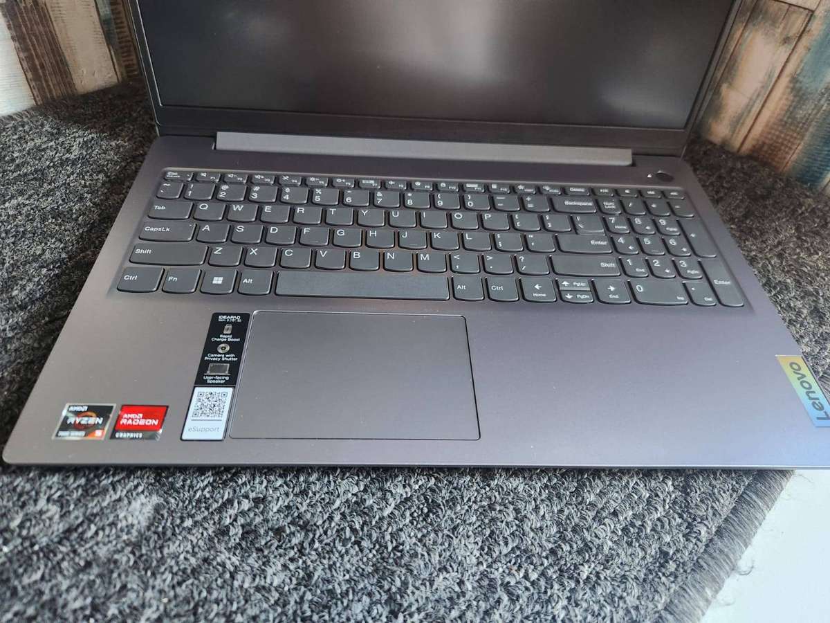 Lenovo Ideapad Slim 3 AMD Ryzen 5 + Free Laptop Bag