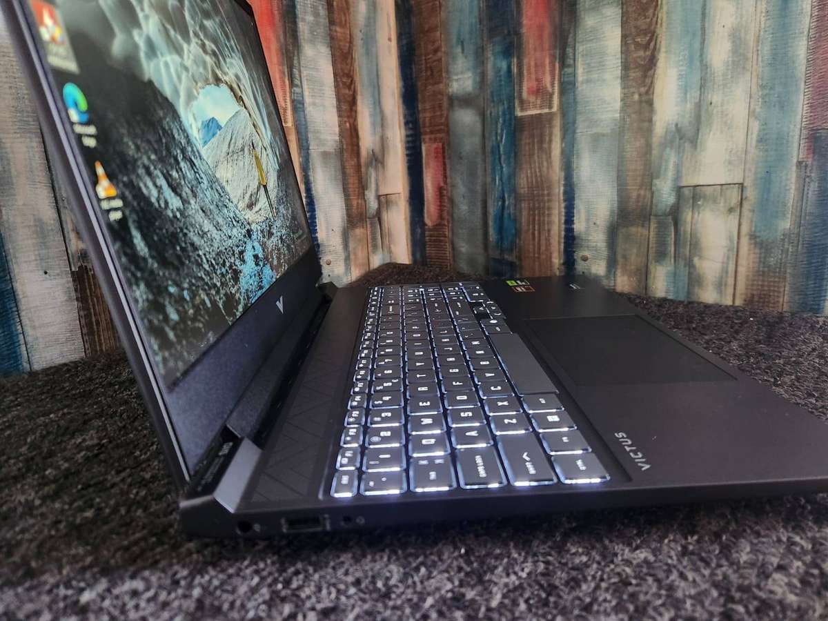 HP Vicus AMD Ryzen AI 7 350 + Free Laptop Bag