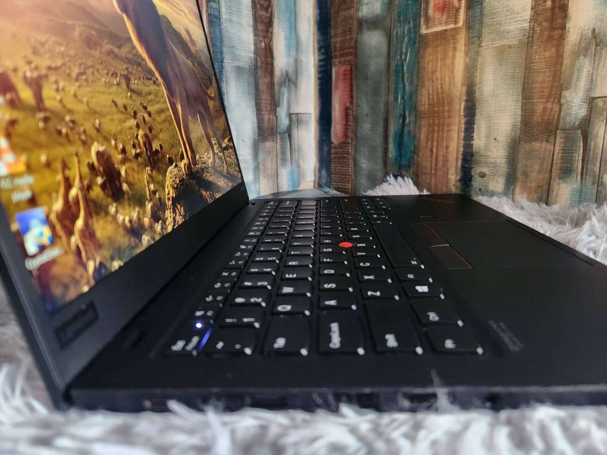 Touchscreen Lenovo X1 Carbon Intel Core I7 8th Gen + Free Laptop Bag