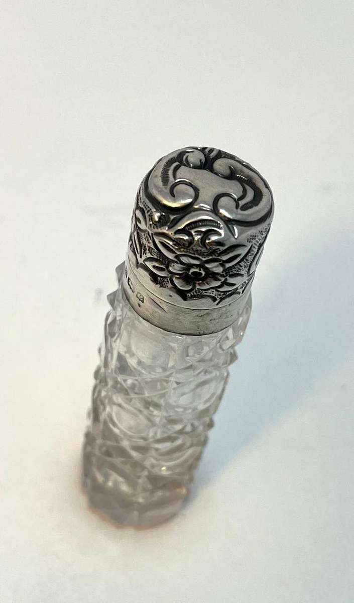 Antique Cut Crystal & Sterling Silver Perfume Bottle  Levi & Salaman, Birmingham 1904