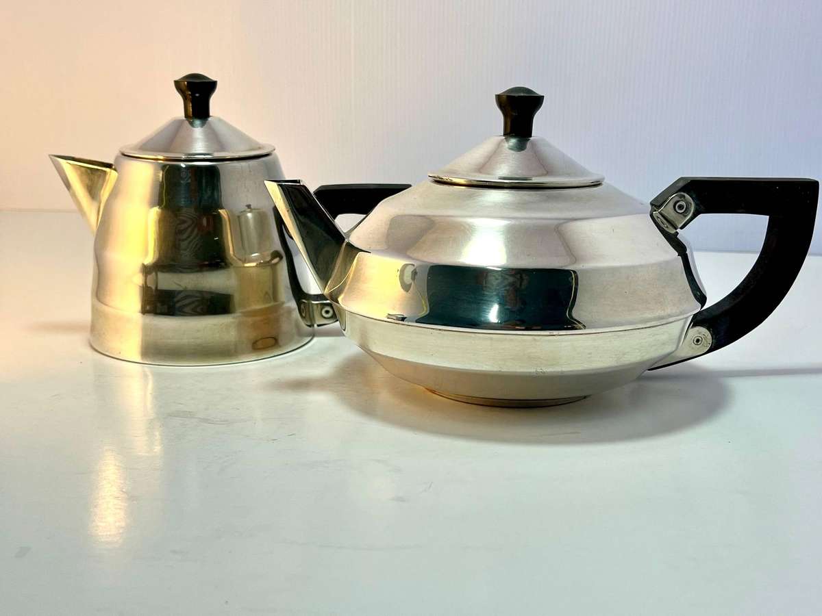Two Hearts. Two Teapots. One Story.