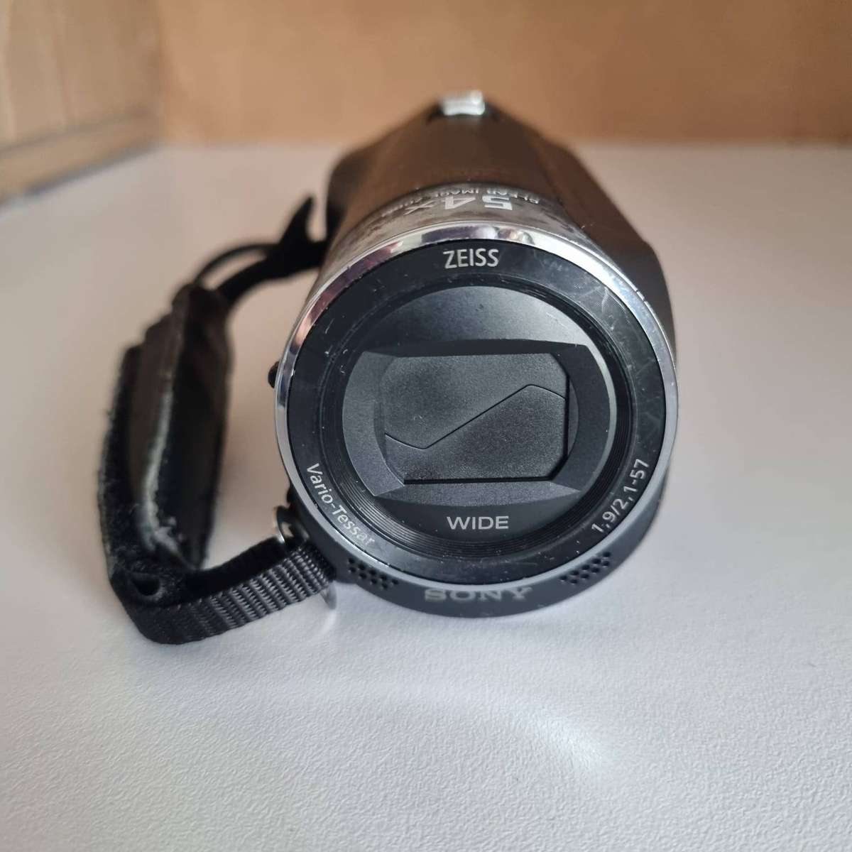 Sony Handycam HDR-CX240E 1080p Full HD Video Camera Camcorder