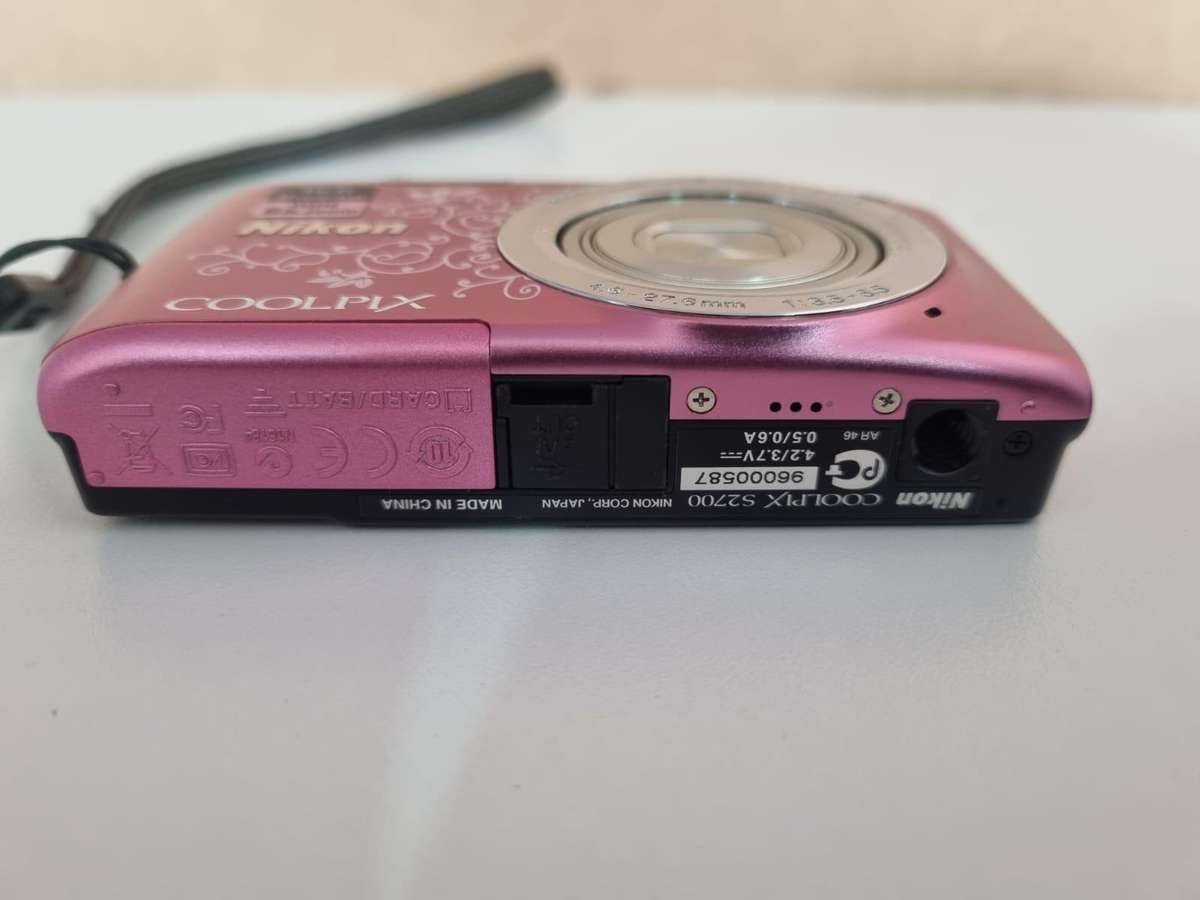 Nikon Coolpix S2700 Compact Digital Camera (PLS READ)