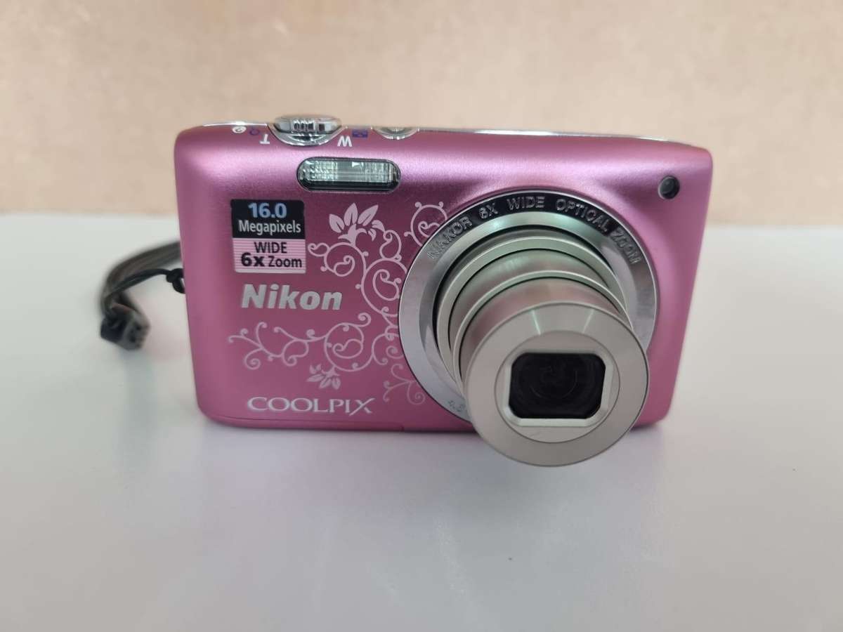Nikon Coolpix S2700 Compact Digital Camera (PLS READ)