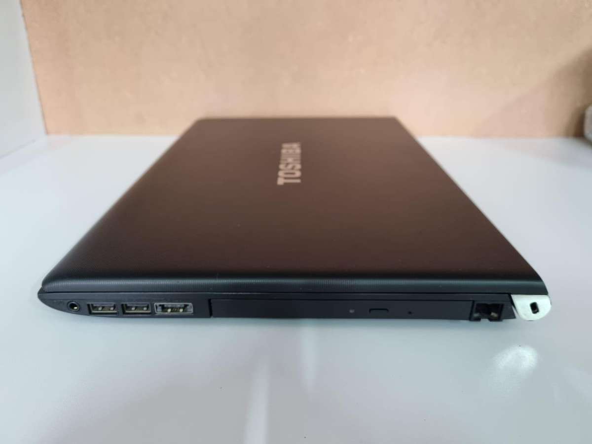 Toshiba Tecra R850 (Intel  i7, 500GB, 8GB) Laptop