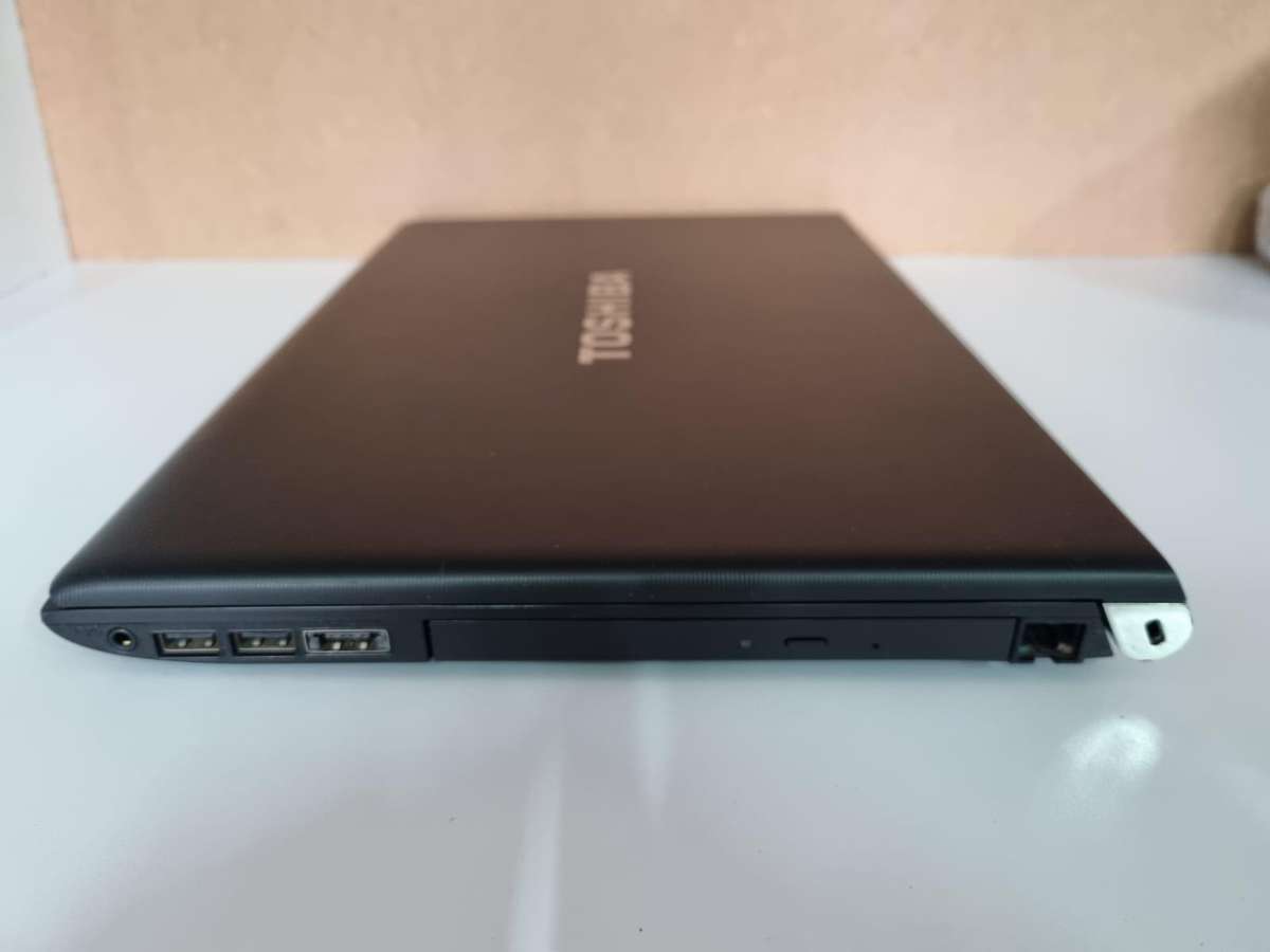 Toshiba Tecra R850 (Intel  i7, 500GB, 8GB) Laptop