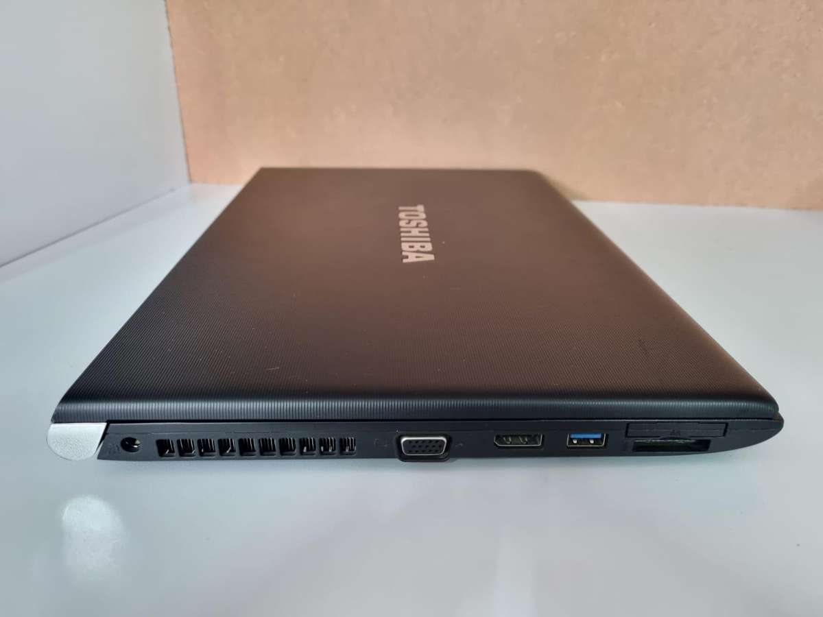 Toshiba Tecra R850 (Intel  i7, 500GB, 8GB) Laptop