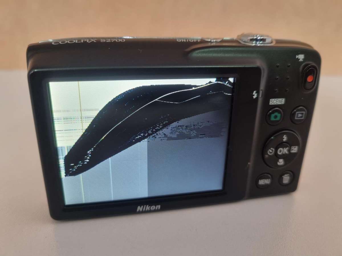 Nikon Coolpix S2700 Compact Digital Camera (PLS READ)